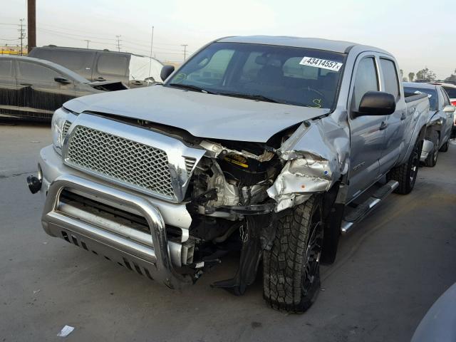 3TMKU4HN2AM023623 - 2010 TOYOTA TACOMA DOU SILVER photo 2