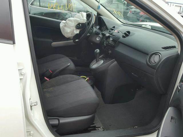 JM1DE1HZ8B0124693 - 2011 MAZDA MAZDA2 WHITE photo 5