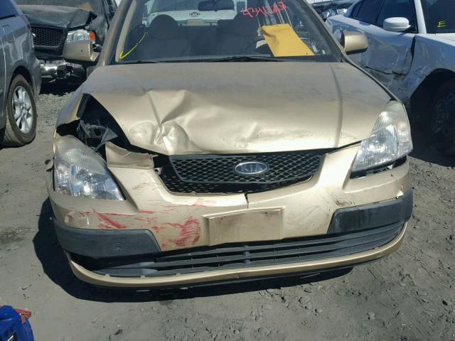 KNADE223396470987 - 2009 KIA RIO BASE BROWN photo 9