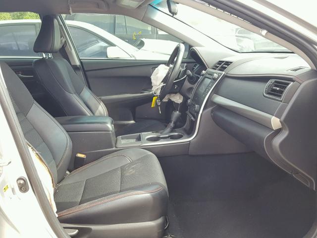 4T1BF1FK7GU235371 - 2016 TOYOTA CAMRY LE SILVER photo 5