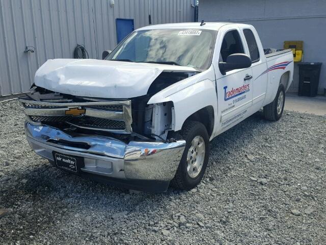 1GCRCSE0XDZ225451 - 2013 CHEVROLET SILVERADO WHITE photo 2