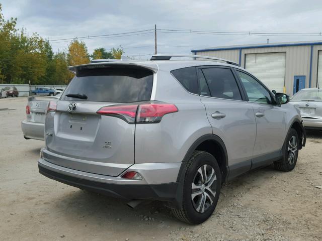 2T3BFREVXHW544898 - 2017 TOYOTA RAV4 银色 照片 4