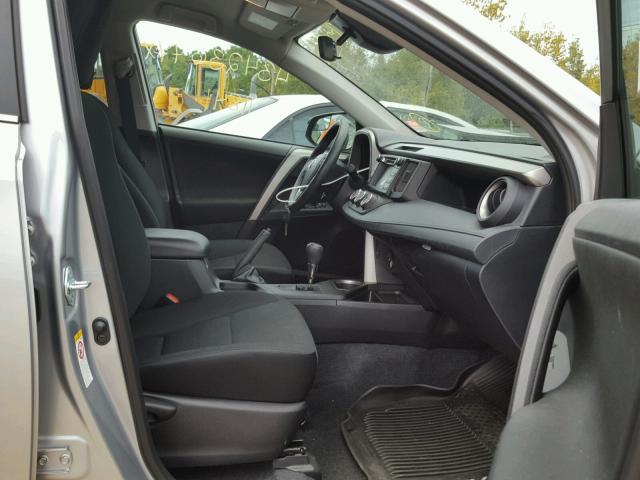 2T3BFREVXHW544898 - 2017 TOYOTA RAV4 银色 照片 5