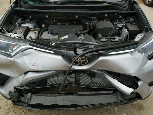 2T3BFREVXHW544898 - 2017 TOYOTA RAV4 SILVER photo 7