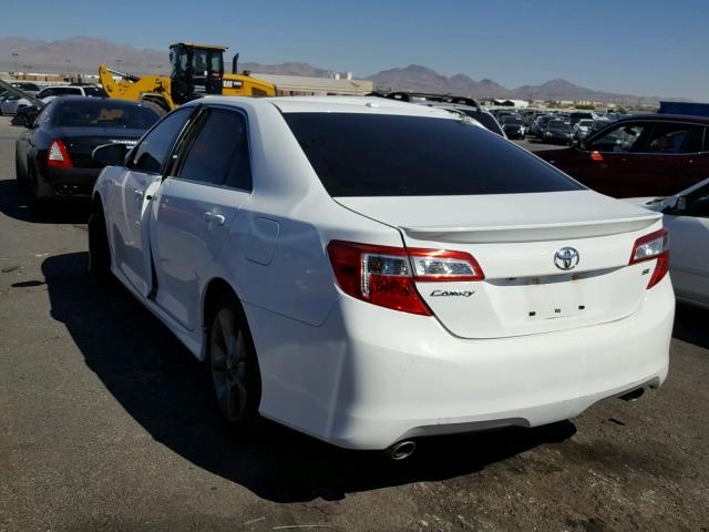 4T1BK1FK5DU023155 - 2013 TOYOTA CAMRY SE WHITE photo 3