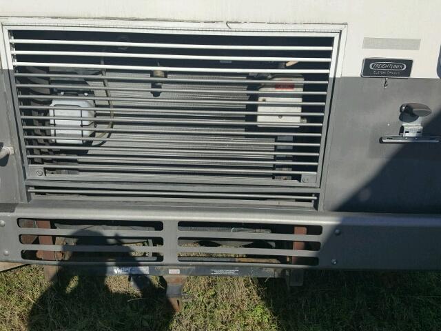 4UZHXFBC7XCF28764 - 1999 FREIGHTLINER CHASSIS WHITE photo 7