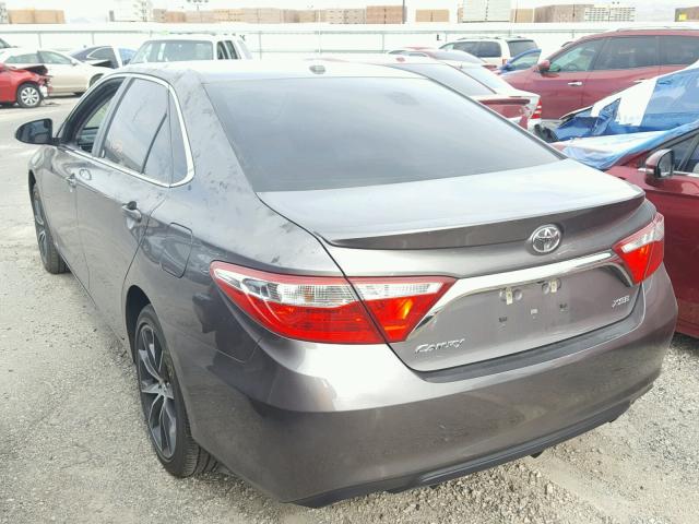 4T1BF1FK8HU632122 - 2017 TOYOTA CAMRY LE CHARCOAL photo 3