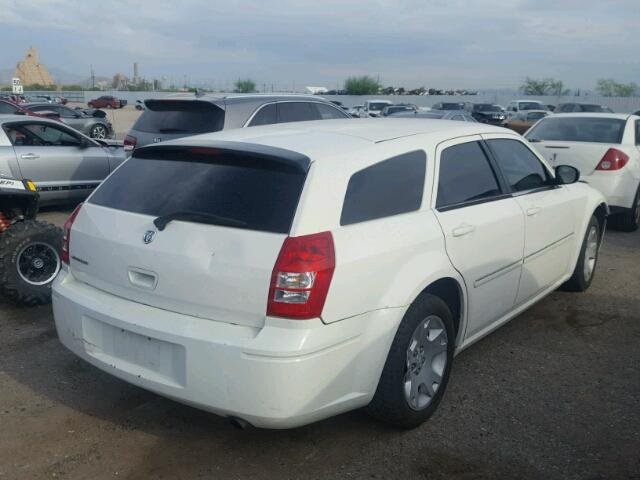 2D4FV47T67H695287 - 2007 DODGE MAGNUM SE WHITE photo 4