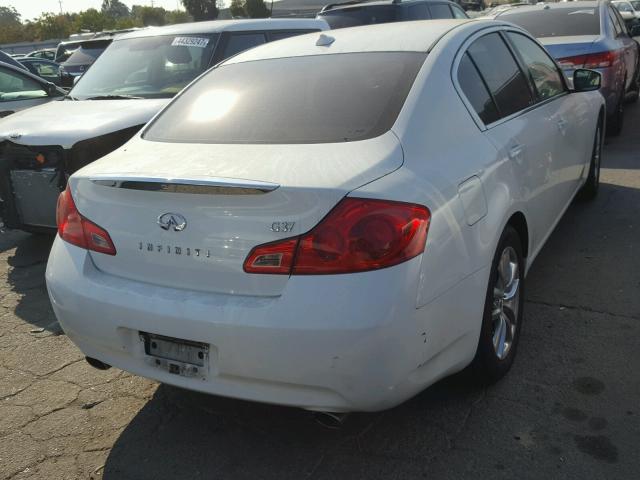 JNKCV61E99M300572 - 2009 INFINITI G37 BASE WHITE photo 4