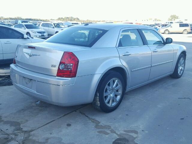 2C3LA53V99H514621 - 2009 CHRYSLER 300 SILVER photo 4