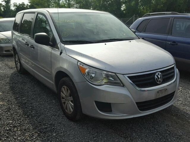 2V8HW44139R544043 - 2009 VOLKSWAGEN ROUTAN S SILVER photo 1