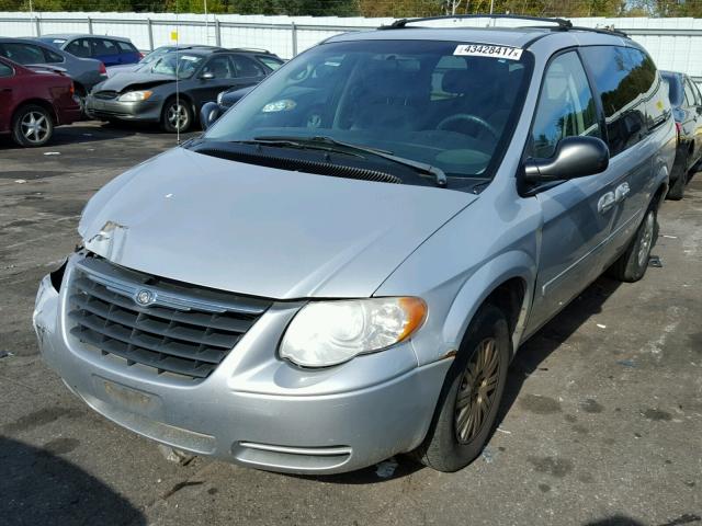 2A4GP44R87R285048 - 2007 CHRYSLER TOWN & COU SILVER photo 2