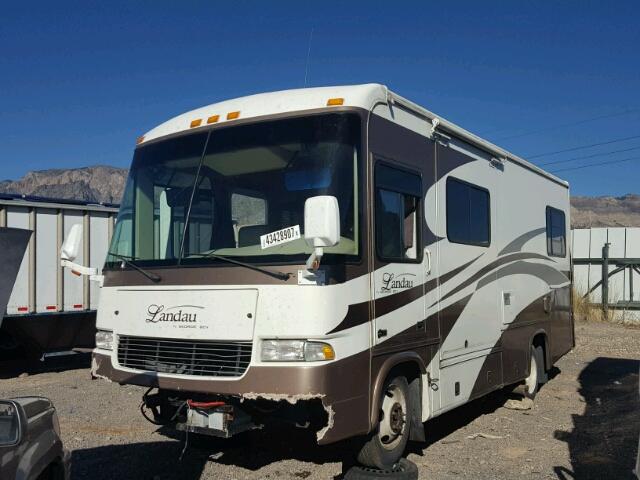 5B4KP57G053397693 - 2005 WORKHORSE CUSTOM CHASSIS MOTORHOME TWO TONE photo 2