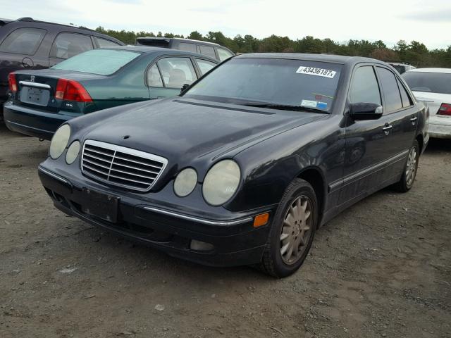 WDBJF65J7YB120741 - 2000 MERCEDES-BENZ E 320 BLACK photo 2