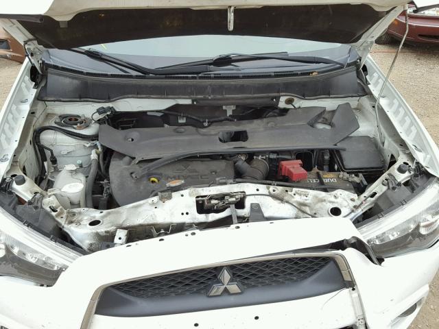 JA4AP4AU3BZ002889 - 2011 MITSUBISHI OUTLANDER WHITE photo 7