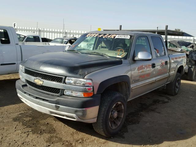 1GCHC23162F192535 - 2002 CHEVROLET SILVERADO TWO TONE photo 2