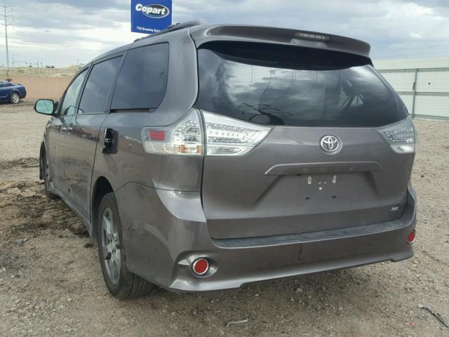 5TDXZ3DC0HS797580 - 2017 TOYOTA SIENNA SE GRAY photo 3