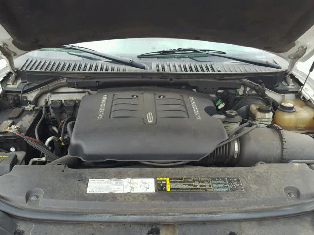 5LMFU28R84LJ32403 - 2004 LINCOLN NAVIGATOR Weiß Foto 7