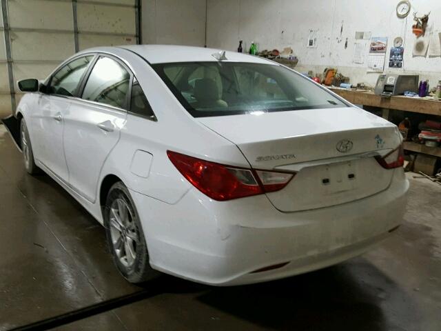 5NPEB4AC3DH756687 - 2013 HYUNDAI SONATA WHITE photo 3