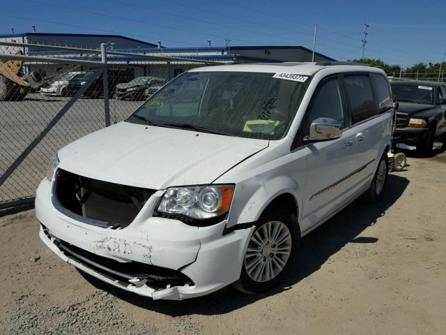 2C4RC1GG7FR573662 - 2015 CHRYSLER TOWN & COU WHITE photo 2