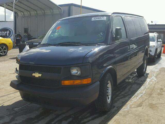 1GNWGPFG6F1271349 - 2015 CHEVROLET EXPRESS G2 BLUE photo 2