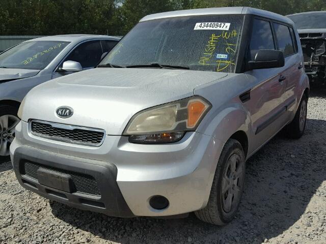 KNDJT2A1XB7307541 - 2011 KIA SOUL SILVER photo 2