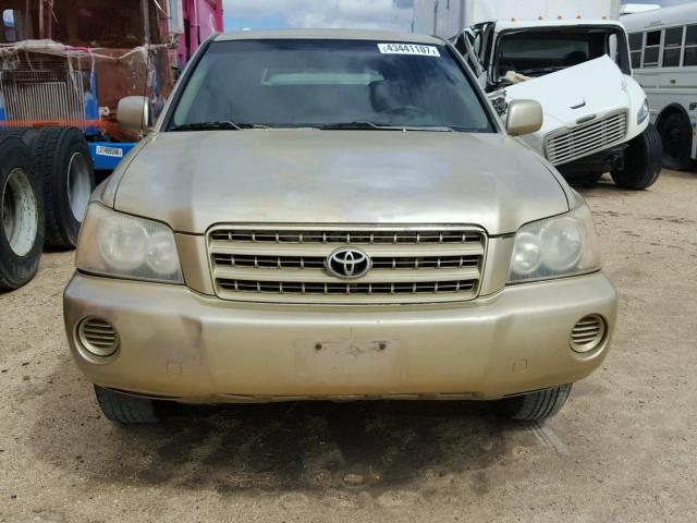 JTEGD21A320029982 - 2002 TOYOTA HIGHLANDER GOLD photo 9