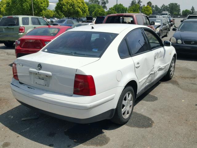 WVWMA63B7XE509563 - 1999 VOLKSWAGEN PASSAT GLS WHITE photo 4