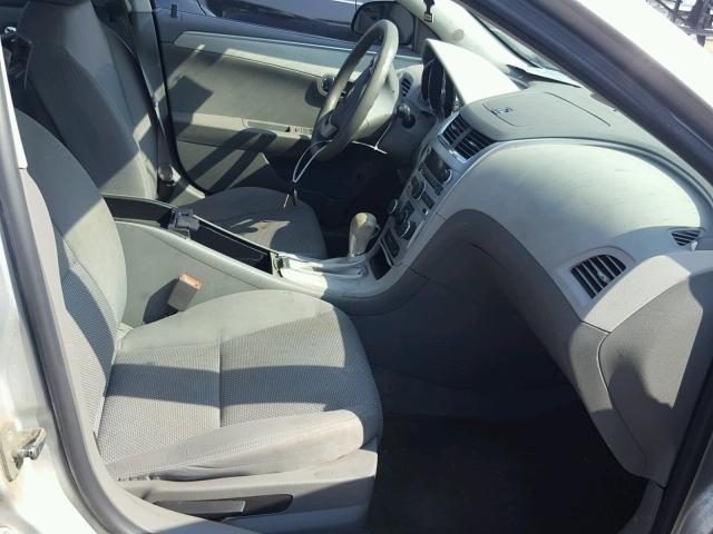 1G1ZC5EU5CF242929 - 2012 CHEVROLET MALIBU 1LT ვერცხლისფერი ფოტო 5