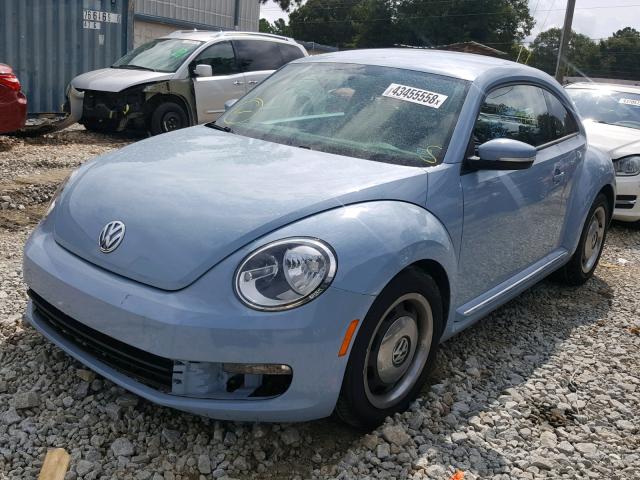 3VWJX7AT1CM607413 - 2012 VOLKSWAGEN BEETLE BLUE photo 2