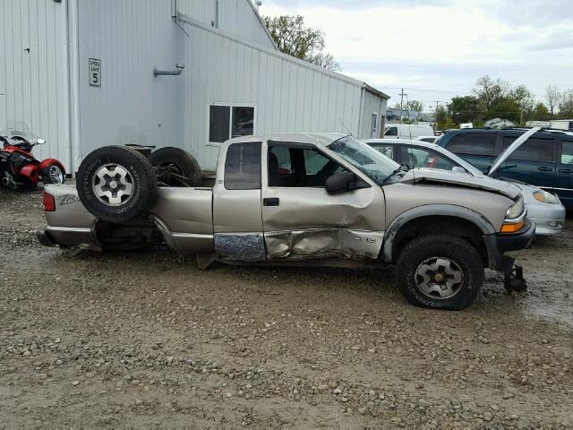 1GCCT19W3Y8236575 - 2000 CHEVROLET S TRUCK TAN photo 9