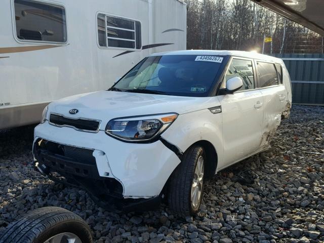 KNDJP3A59G7820476 - 2016 KIA SOUL WHITE photo 2