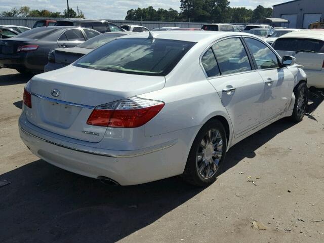 KMHGC46E39U034452 - 2009 HYUNDAI GENESIS 3. WHITE photo 4