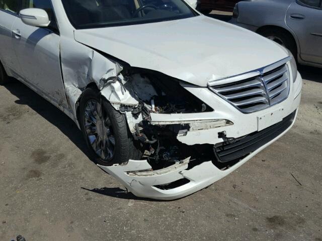 KMHGC46E39U034452 - 2009 HYUNDAI GENESIS 3. WHITE photo 9