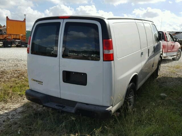 1GCWGAFF0G1200856 - 2016 CHEVROLET EXPRESS G2 WHITE photo 4