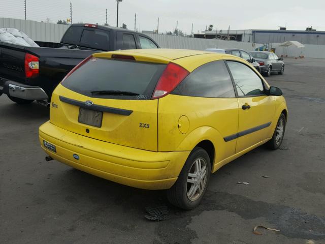 3FAFP31Z04R120476 - 2004 FORD FOCUS ZX3 YELLOW photo 4