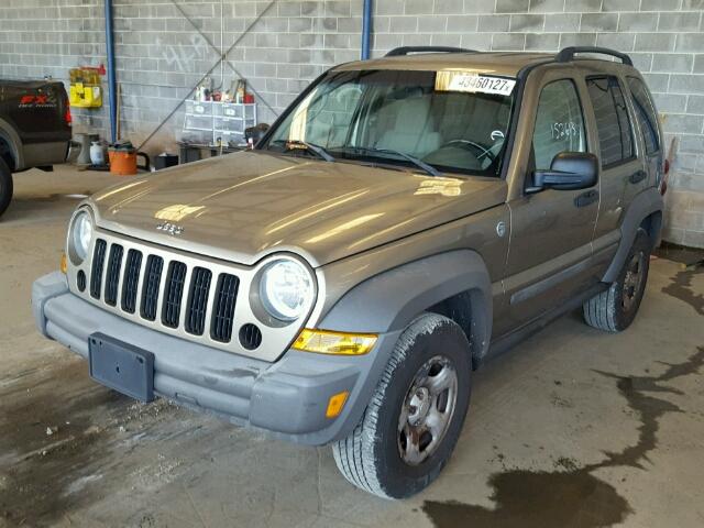 1J4GL48K66W192348 - 2006 JEEP LIBERTY SP GOLD photo 2