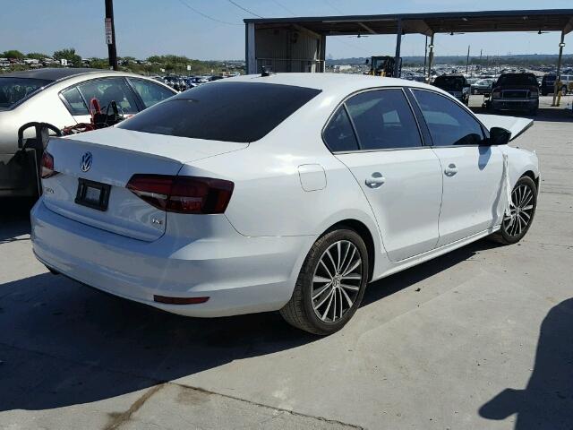 3VWD17AJ5GM348315 - 2016 VOLKSWAGEN JETTA SPOR WHITE photo 4