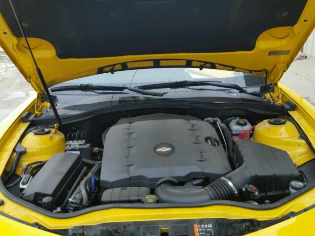 2G1FG1E31D9162920 - 2013 CHEVROLET CAMARO YELLOW photo 7