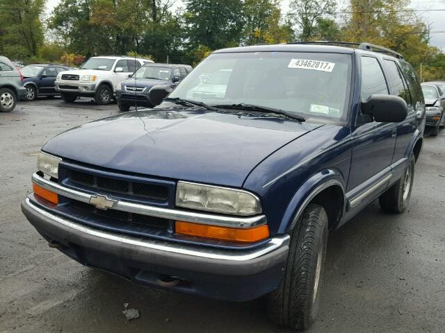 1GNDT13W11K247393 - 2001 CHEVROLET BLAZER BLUE photo 2