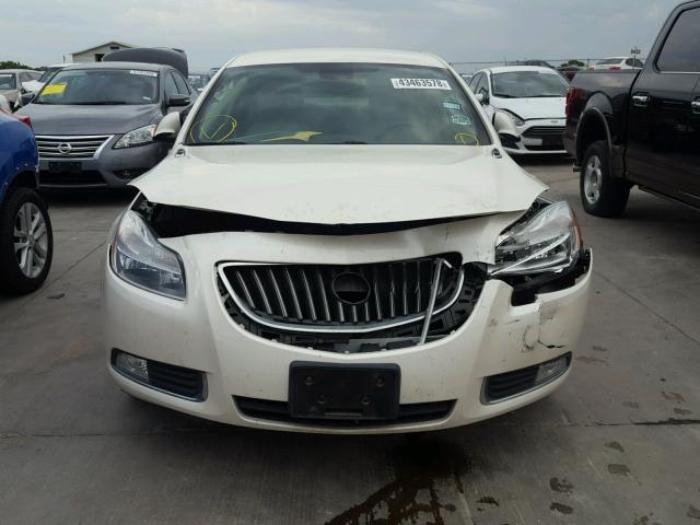 2G4GS5EV7C9142104 - 2012 BUICK REGAL PREM WHITE photo 9