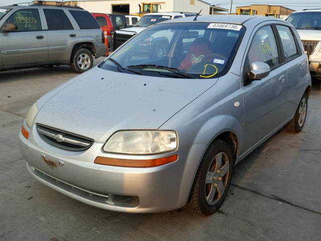 KL1TD66628B188186 - 2008 CHEVROLET AVEO BASE Srebrny zdjęcie 2