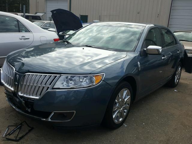 3LNHL2JC9CR800374 - 2012 LINCOLN MKZ GREEN photo 2