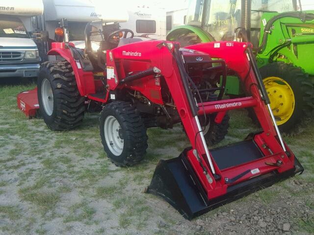 26H151010049 - 2016 MAHINDRA AND MAHINDRA TRACTOR RED photo 1