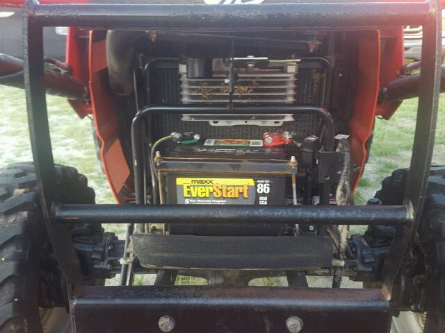 26H151010049 - 2016 MAHINDRA AND MAHINDRA TRACTOR RED photo 7