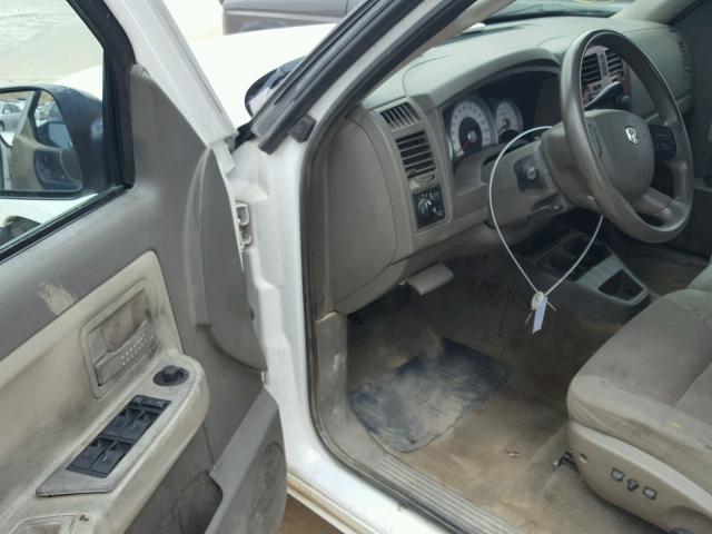 1D7HW48N85S224532 - 2005 DODGE DAKOTA QUA WHITE photo 9