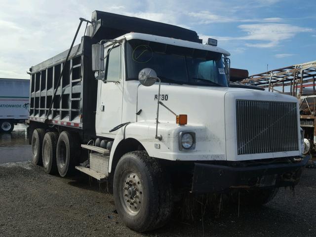 4V5JC2JF6YN869792 - 2000 VOLVO CONVENTION GRAY photo 1