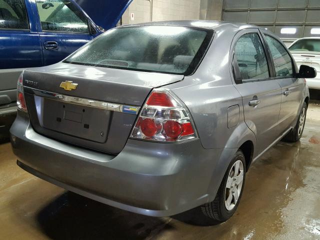 KL1TD56E99B309590 - 2009 CHEVROLET AVEO LS GRAY photo 4