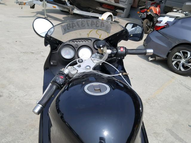 SMT600FM0YJ092741 - 2000 TRIUMPH MOTORCYCLE SPRINT ST BLACK photo 5