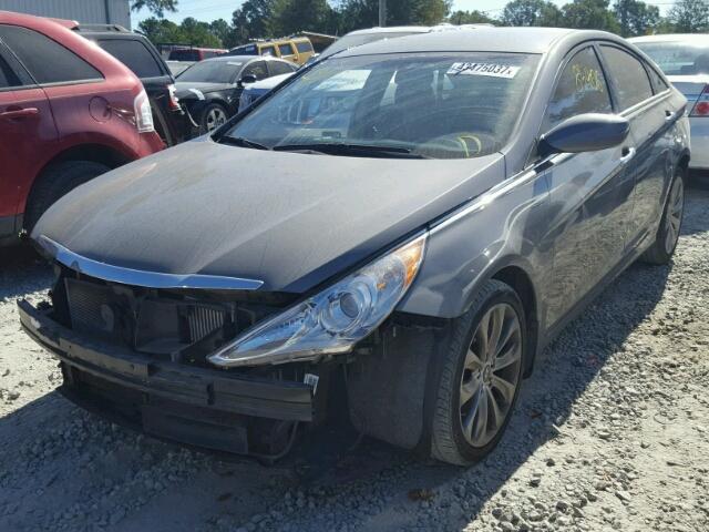 5NPEC4AB0DH506327 - 2013 HYUNDAI SONATA GRAY photo 2